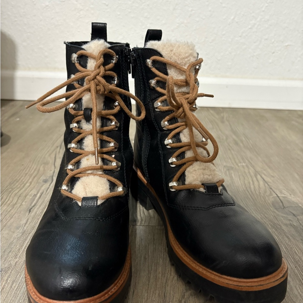 Nine West Black Leather Lace-Up Ankle Boots with Tan Laces and Cream Shearling